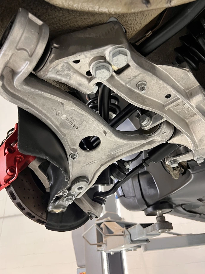 Limpieza criogénica de bajos de vehículo en Madrid